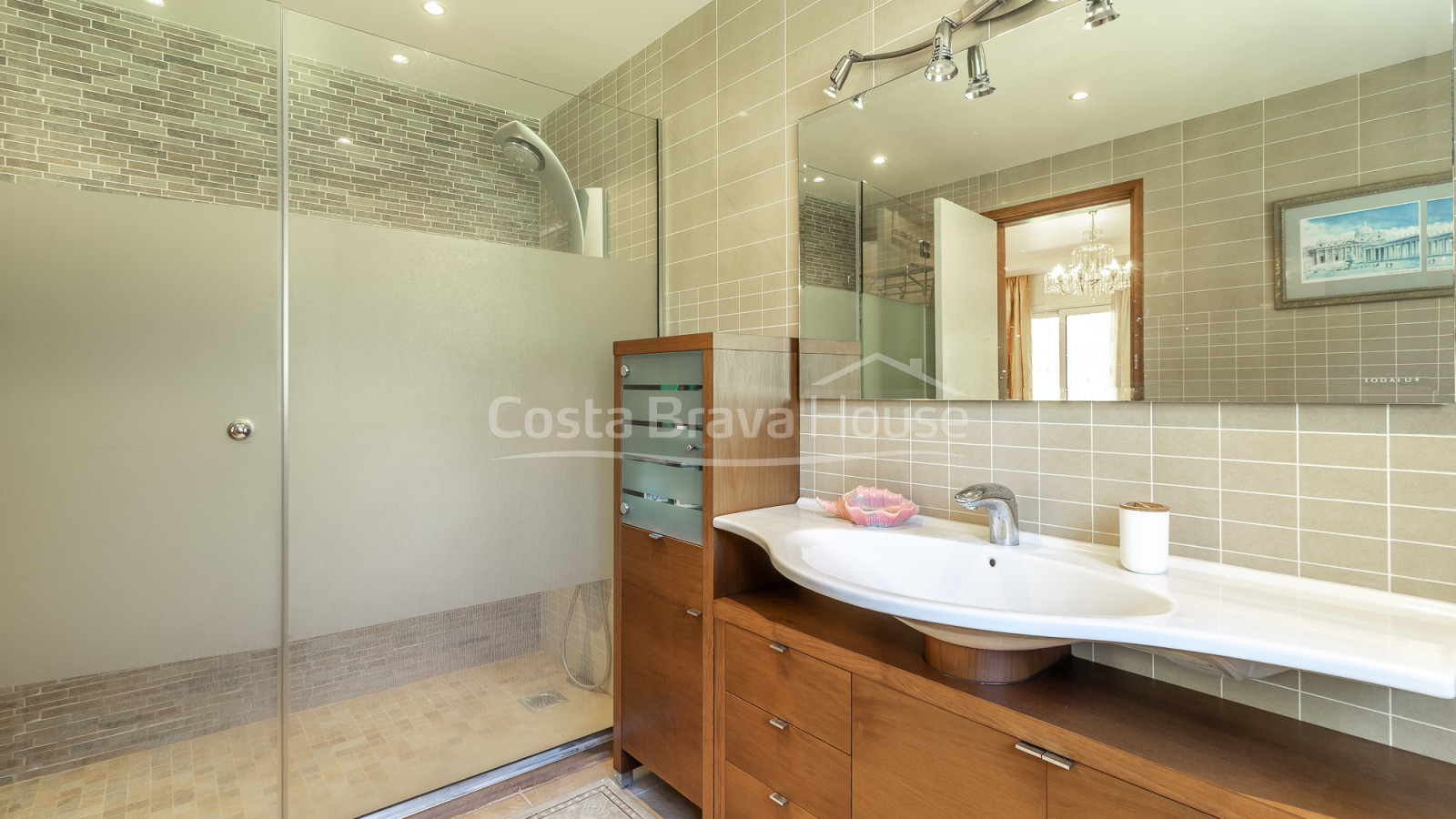 Villa à Sant Feliu de Guíxols avec piscine privée, grand terrain et vue sur la montagne