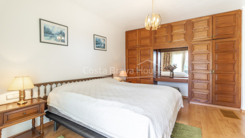 Villa à Sant Feliu de Guíxols avec piscine privée, grand terrain et vue sur la montagne