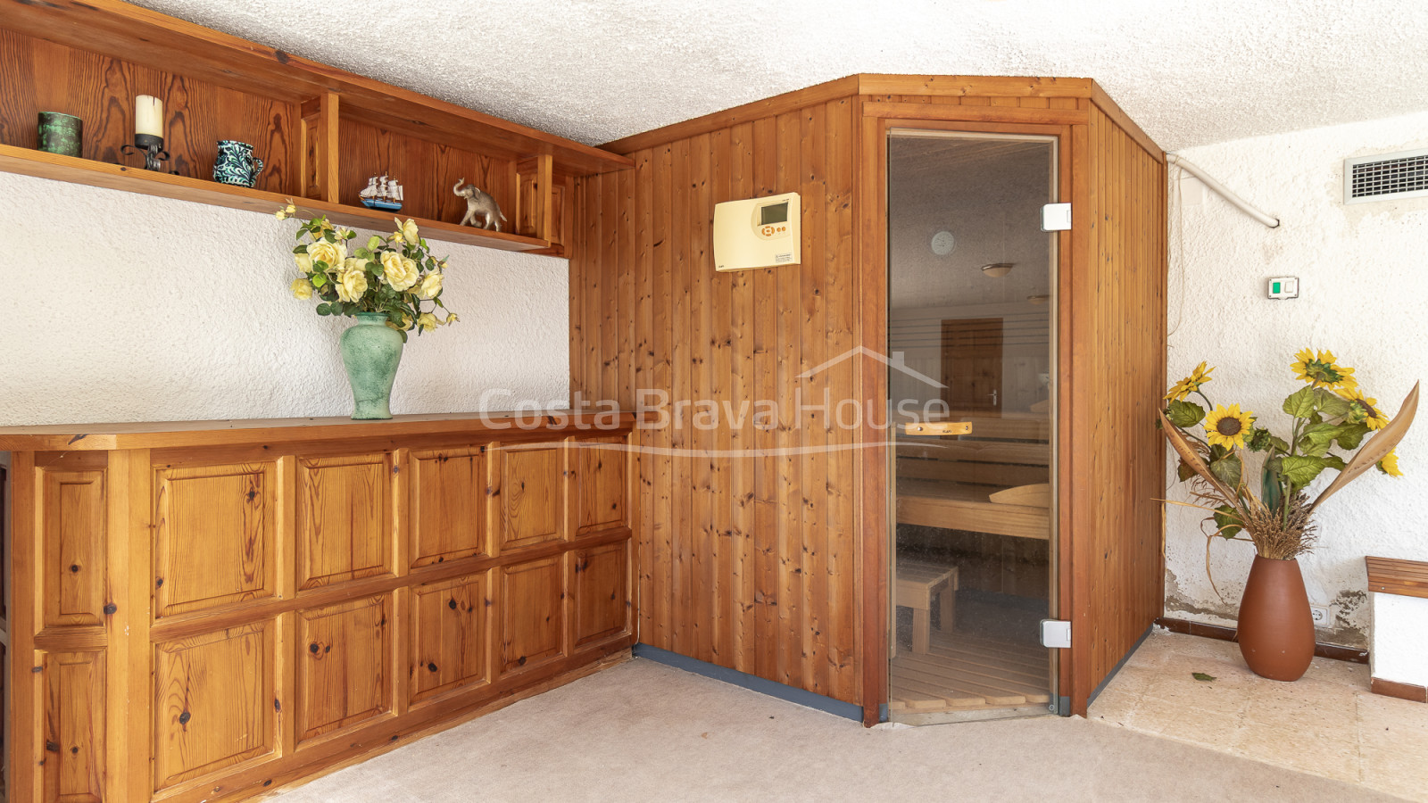 Vila a Sant Feliu de Guíxols amb piscina privada, gran parcel·la i vistes a la muntanya