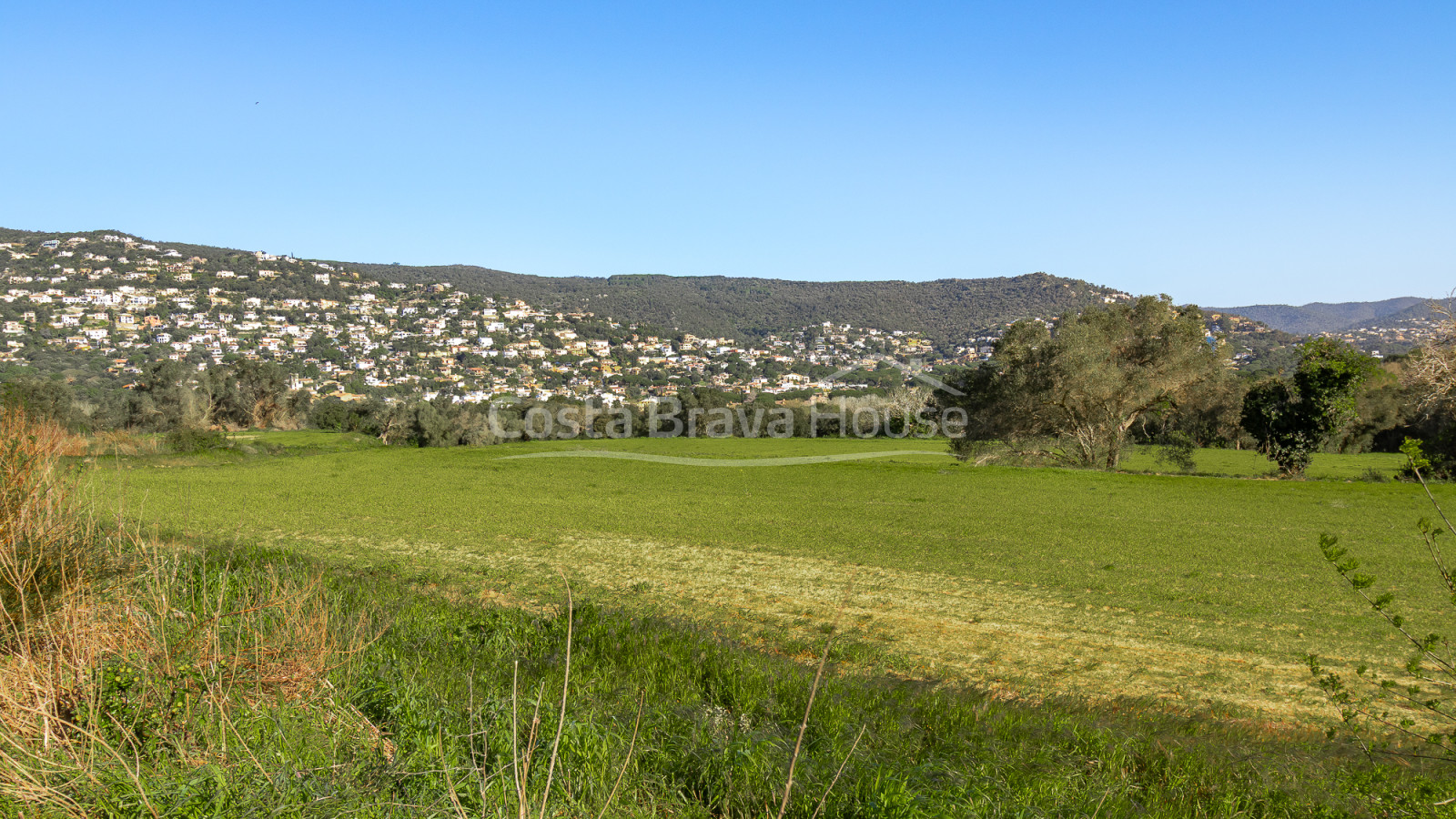 Mas à Calonge avec grand terrain, vue sur la montagne et voûte catalane d’origine