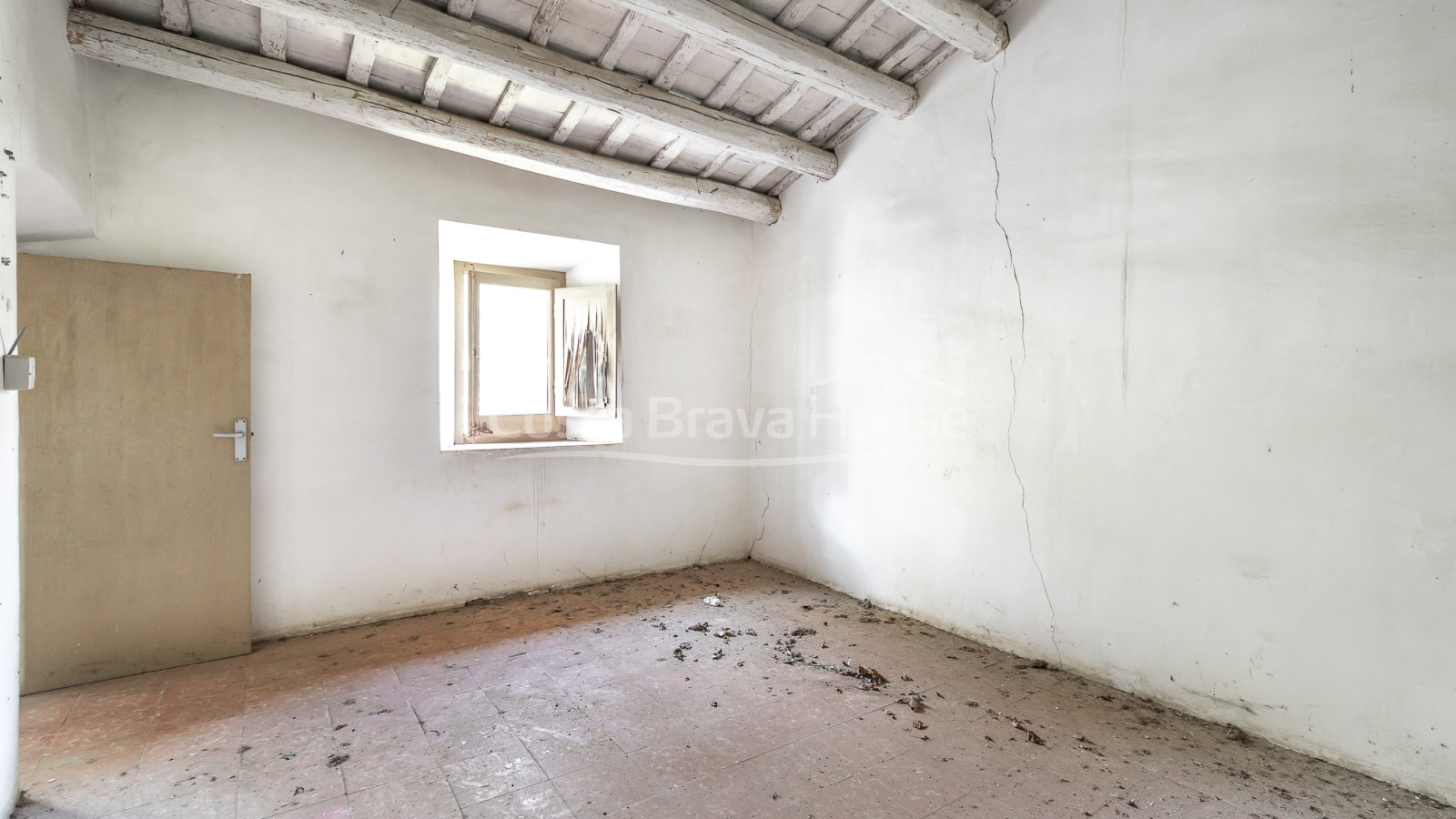 Country house in Calonge with large land, mountain views and original Catalan vault