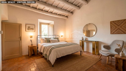 Masia a Calonge amb gran terreny, vistes a muntanya i volta catalana original