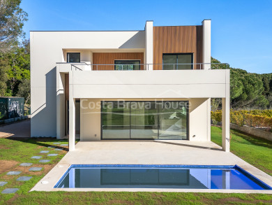 New luxury home in Calella de Palafrugell, near the sea with private pool