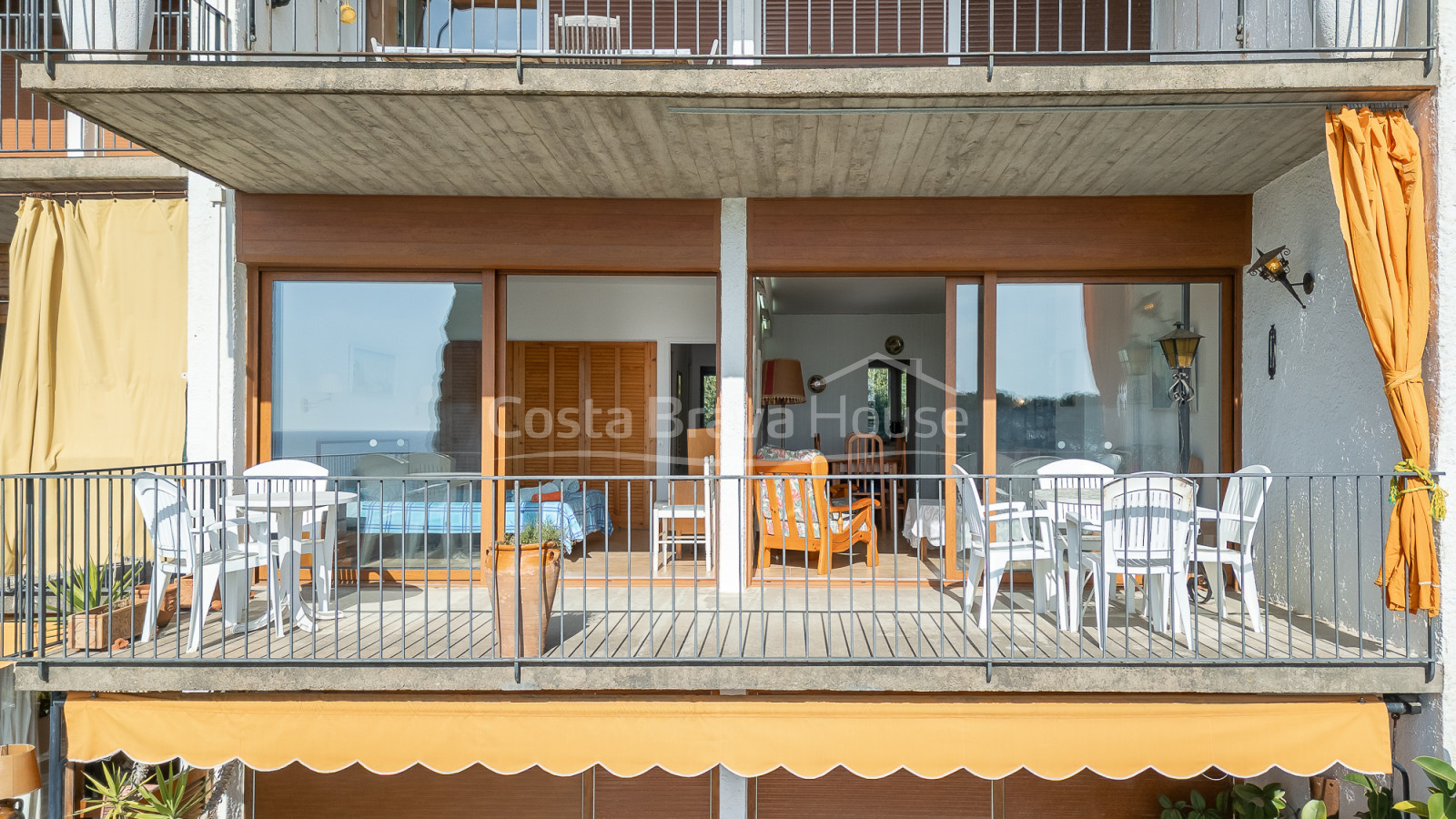 Apartment in Aiguablava with terrace and sea views near Playa Fonda