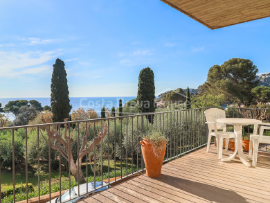 Apartment in Aiguablava (Begur) with sea views, private terrace and garage, just a few minutes' walk from Playa Fonda