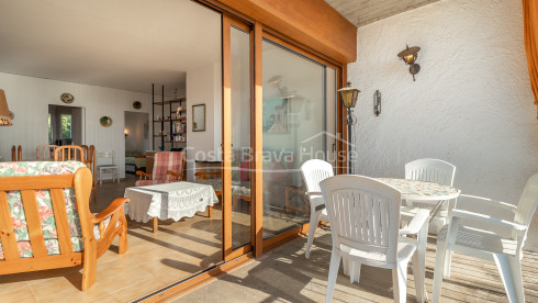 Apartamento en Aiguablava con terraza y vistas al mar cerca de Playa Fonda