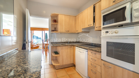 Apartamento en Aiguablava con terraza y vistas al mar cerca de Playa Fonda