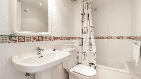 Apartment in Aiguablava with terrace and sea views near Playa Fonda