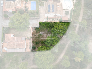Parcelle urbaine à vendre à Masos de Pals pour construire une maison individuelle près de la mer dans un environnement résidentiel consolidé