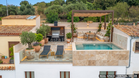 Huis te koop in Begur met tuin en renovatiepotentieel
