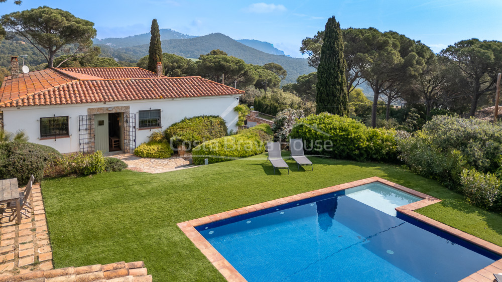House in Begur with private pool, large garden and tourist license in a quiet area