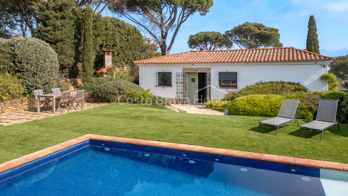 Maison à Begur avec piscine privée, grand jardin et licence touristique dans un quartier calme