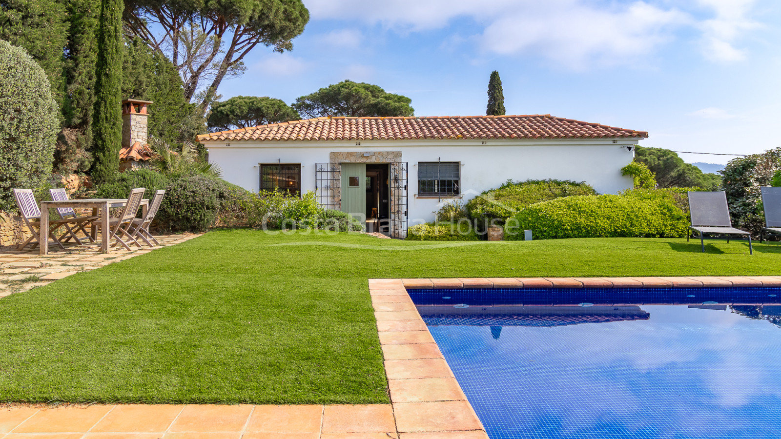 Casa en Begur con piscina privada, jardín amplio y licencia turística en zona tranquila