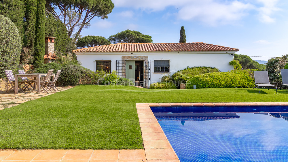 House in Begur with private pool, large garden and tourist license in a quiet area