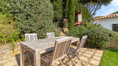 Maison à Begur avec piscine privée, grand jardin et licence touristique dans un quartier calme