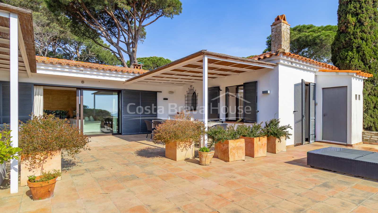 House in Begur with private pool, large garden and tourist license in a quiet area