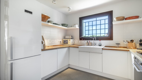 Casa en Begur con piscina privada, jardín amplio y licencia turística en zona tranquila
