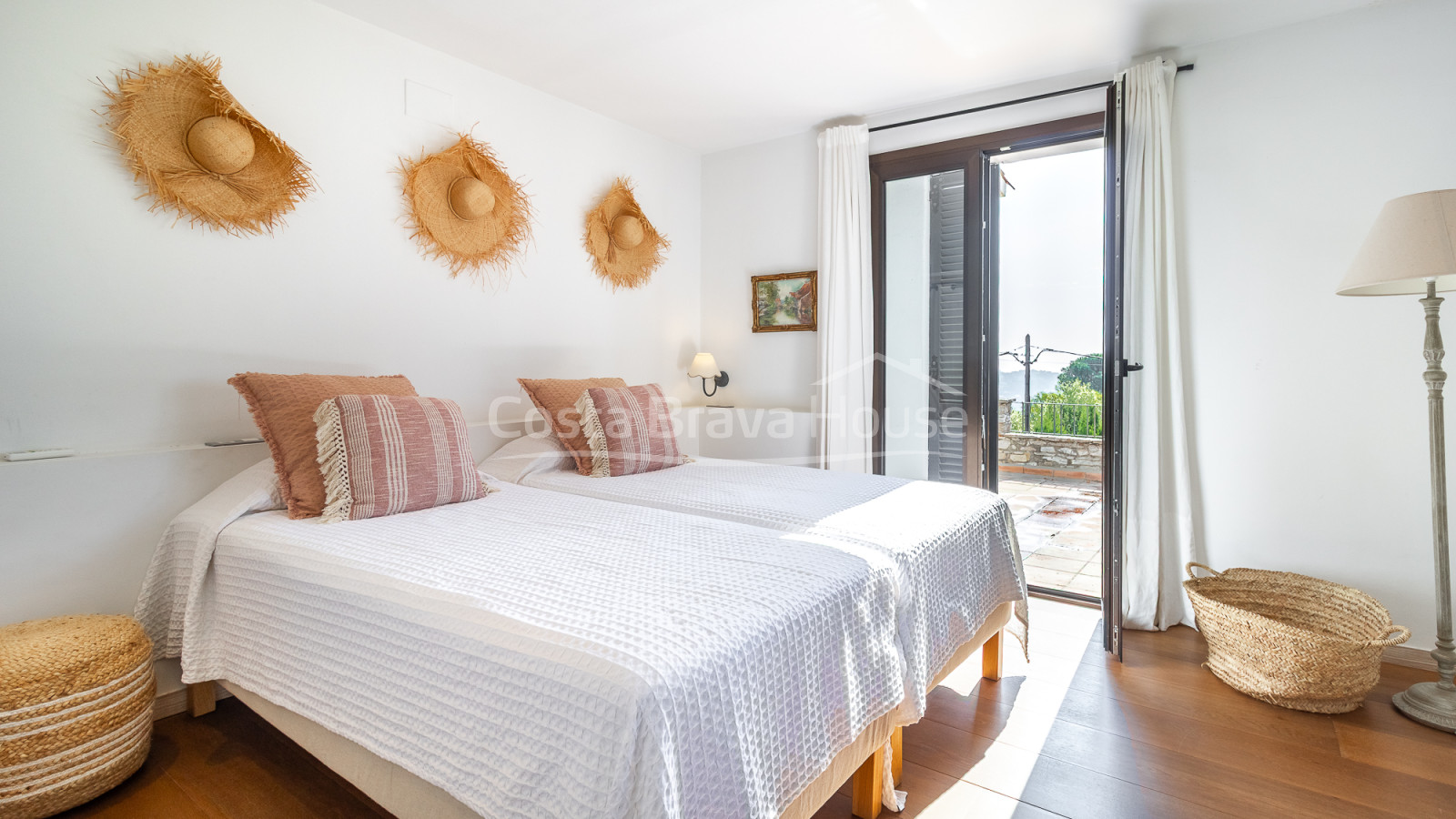 House in Begur with private pool, large garden and tourist license in a quiet area