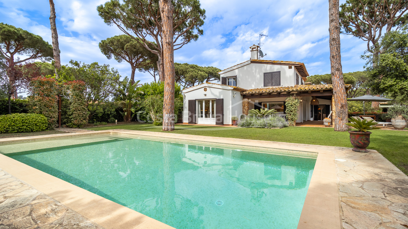 Semi-detached house in Mont-ras with private pool and exclusive Mediterranean garden
