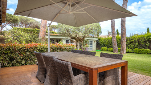 Semi-detached house in Mont-ras with private pool and exclusive Mediterranean garden