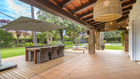 Semi-detached house in Mont-ras with private pool and exclusive Mediterranean garden
