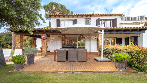 Semi-detached house in Mont-ras with private pool and exclusive Mediterranean garden