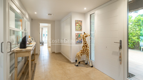 Chalet jumelé à Mont-ras avec piscine privée et jardin méditerranéen exclusif