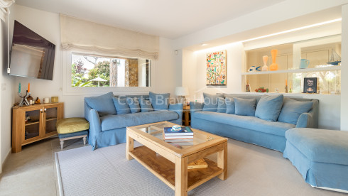 Semi-detached house in Mont-ras with private pool and exclusive Mediterranean garden