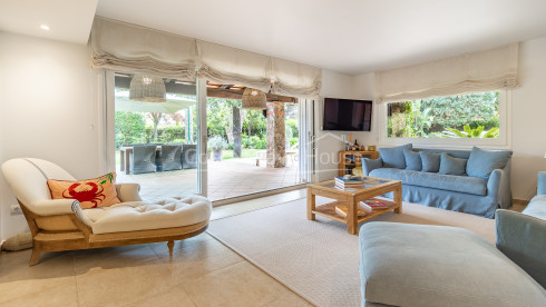 Chalet jumelé à Mont-ras avec piscine privée et jardin méditerranéen exclusif