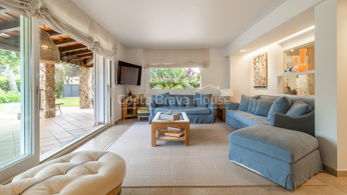 Semi-detached house in Mont-ras with private pool and exclusive Mediterranean garden