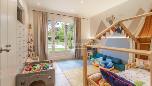 Chalet jumelé à Mont-ras avec piscine privée et jardin méditerranéen exclusif