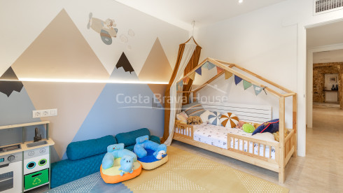 Chalet jumelé à Mont-ras avec piscine privée et jardin méditerranéen exclusif
