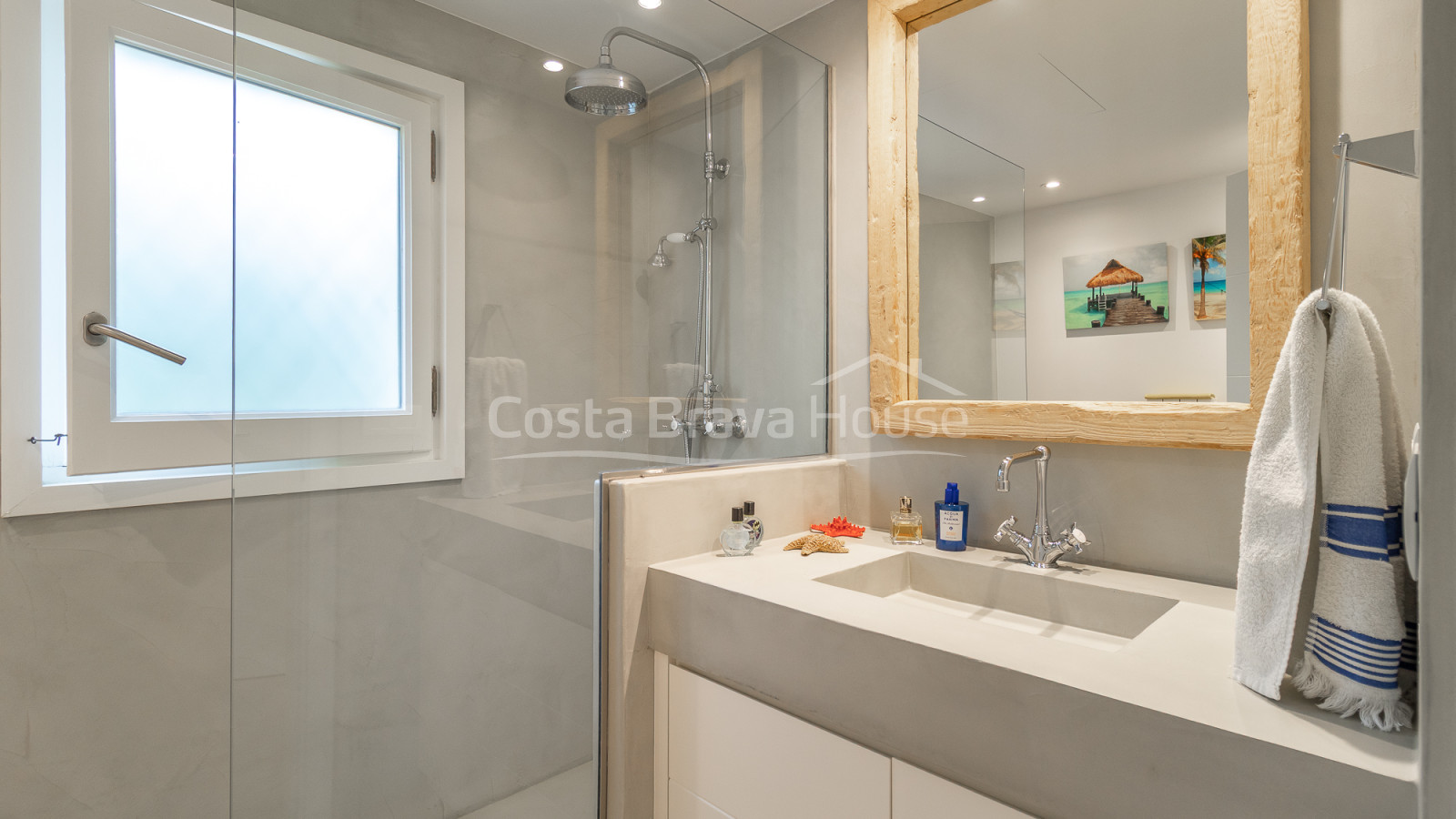 Chalet jumelé à Mont-ras avec piscine privée et jardin méditerranéen exclusif