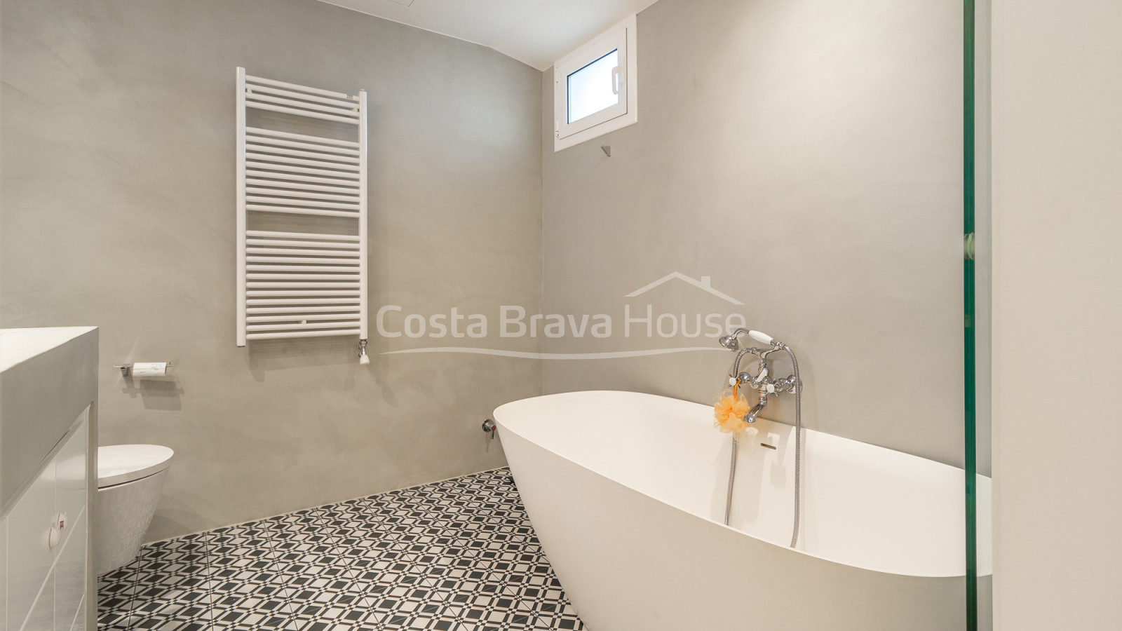 Semi-detached house in Mont-ras with private pool and exclusive Mediterranean garden
