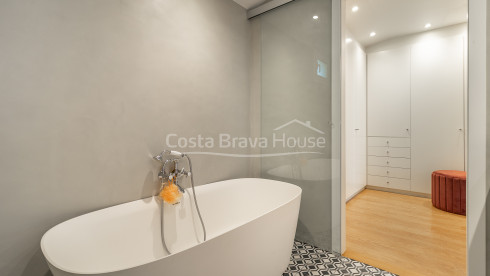 Chalet jumelé à Mont-ras avec piscine privée et jardin méditerranéen exclusif