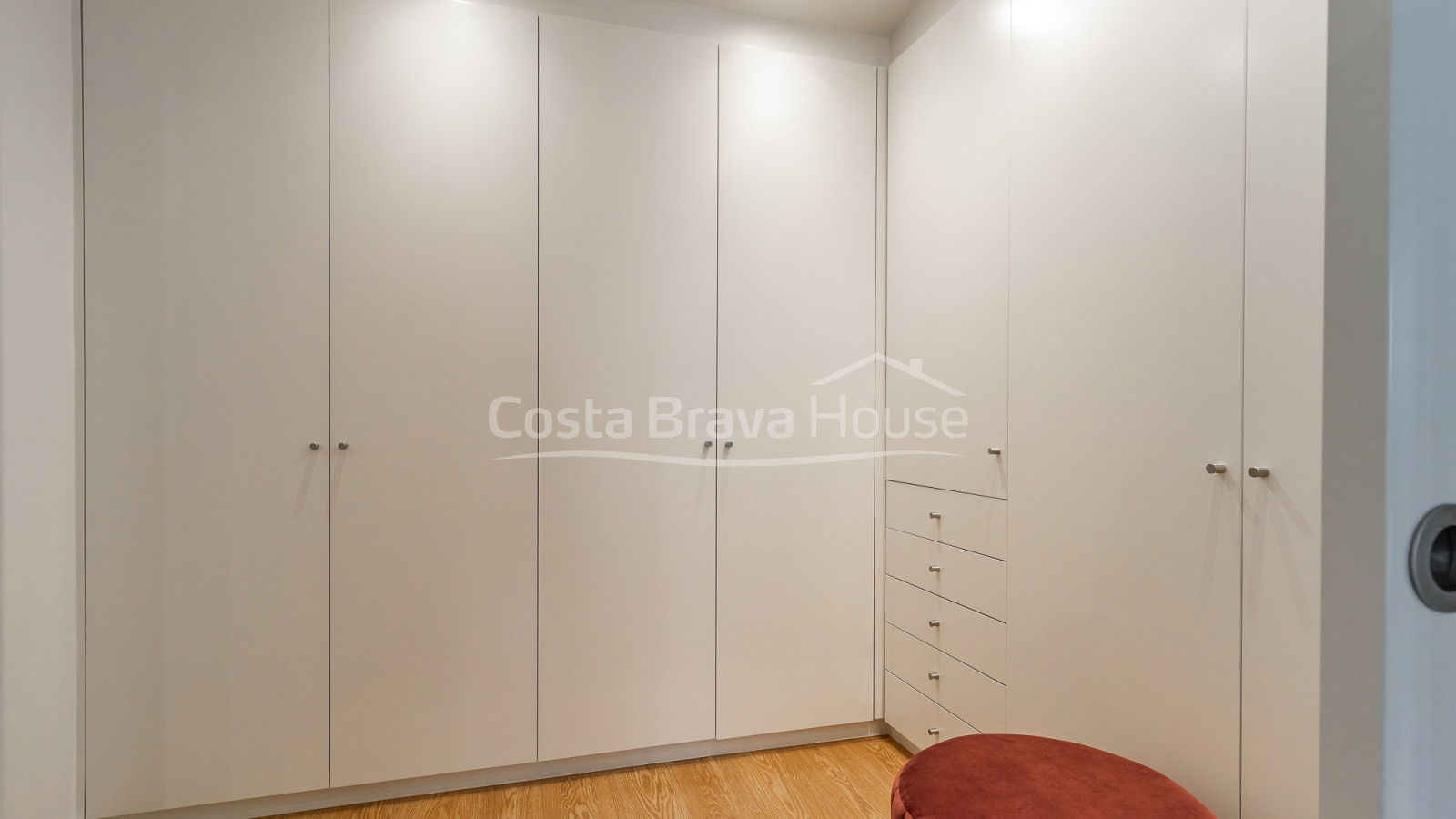 Semi-detached house in Mont-ras with private pool and exclusive Mediterranean garden