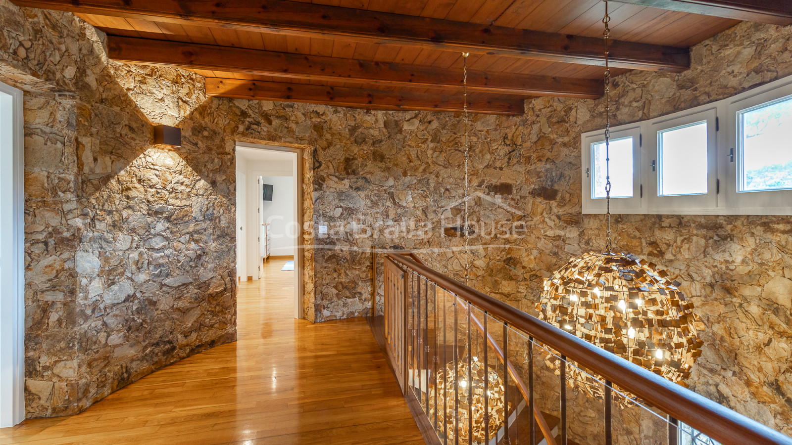 Chalet jumelé à Mont-ras avec piscine privée et jardin méditerranéen exclusif