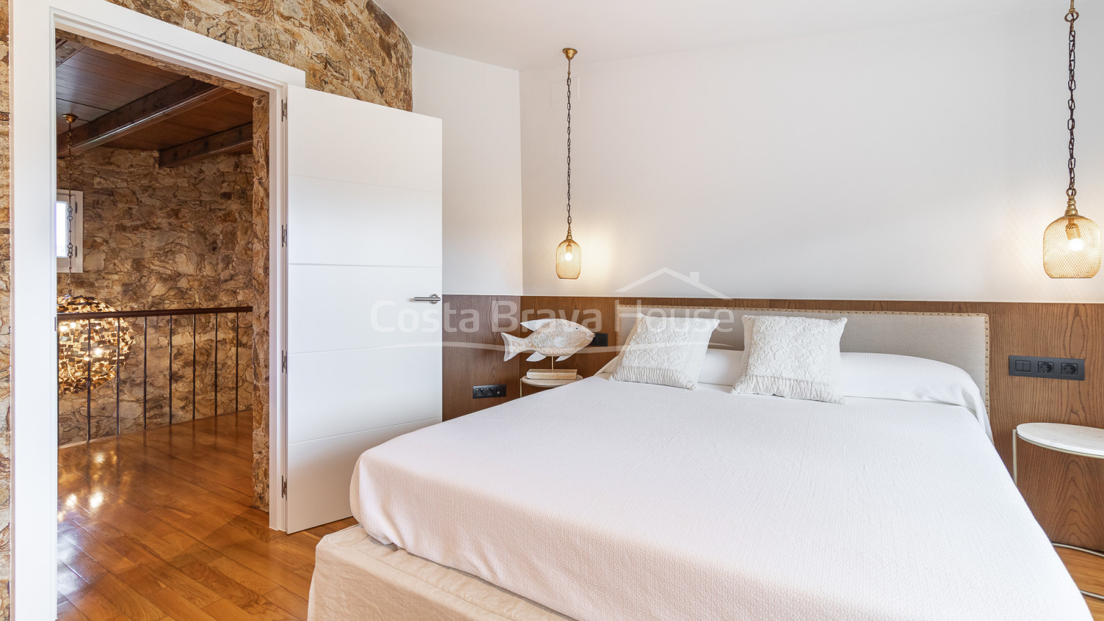 Semi-detached house in Mont-ras with private pool and exclusive Mediterranean garden