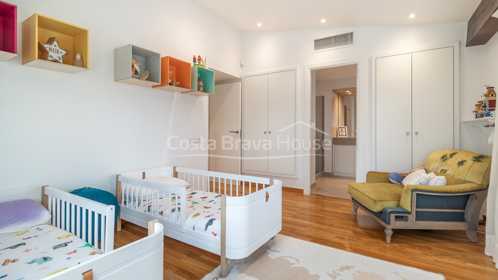 Semi-detached house in Mont-ras with private pool and exclusive Mediterranean garden