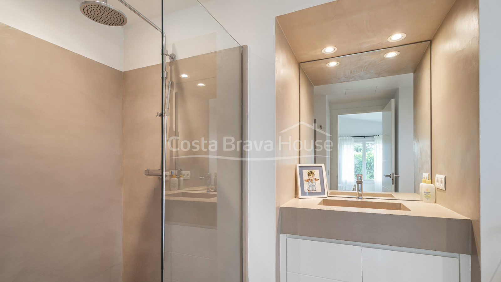 Semi-detached house in Mont-ras with private pool and exclusive Mediterranean garden
