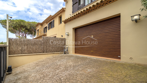 Semi-detached house in Mont-ras with private pool and exclusive Mediterranean garden