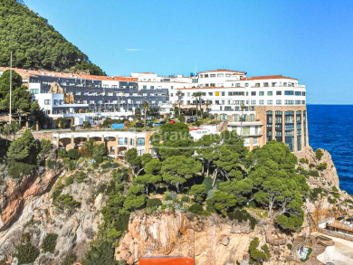 Apartment for sale in Begur with sea views, 47 m² terrace and tourist license in Cap Sa Sal