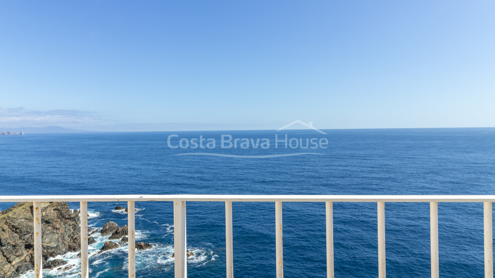 Apartamento en Begur con terraza, vistas panorámicas al mar y licencia turística