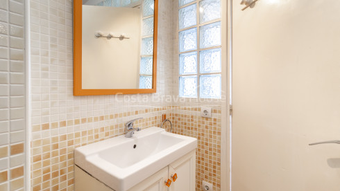 Appartement in Begur met terras, panoramisch zeezicht en toeristische vergunning