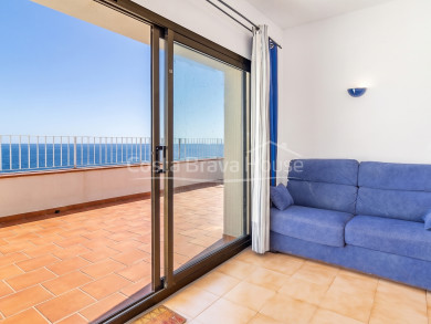 Apartamento en venta en Begur con vistas al mar, terraza de 47 m² y licencia turística en Cap Sa Sal