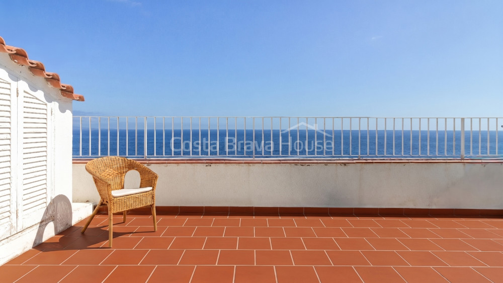 Appartement in Begur met terras, panoramisch zeezicht en toeristische vergunning