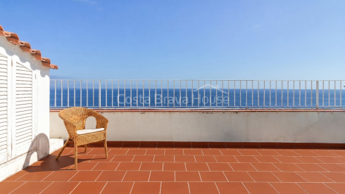 Appartement in Begur met terras, panoramisch zeezicht en toeristische vergunning