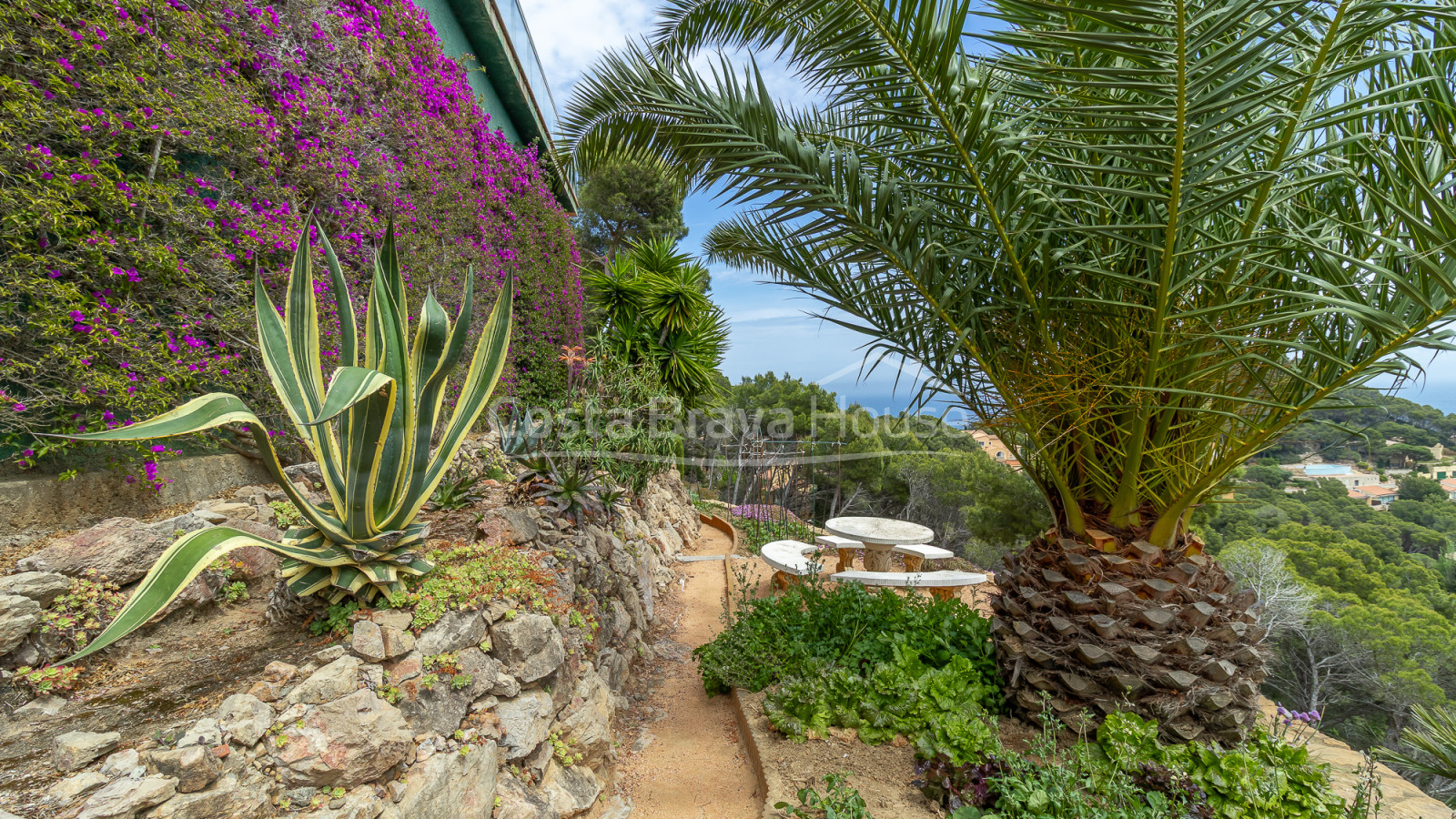 Villa with pool and terraces overlooking the sea in Sa Tuna cove, Begur