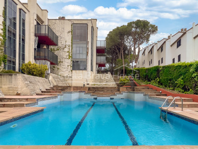 Apartment for sale in Calella de Palafrugell renovated with pool, terrace and two parking spaces