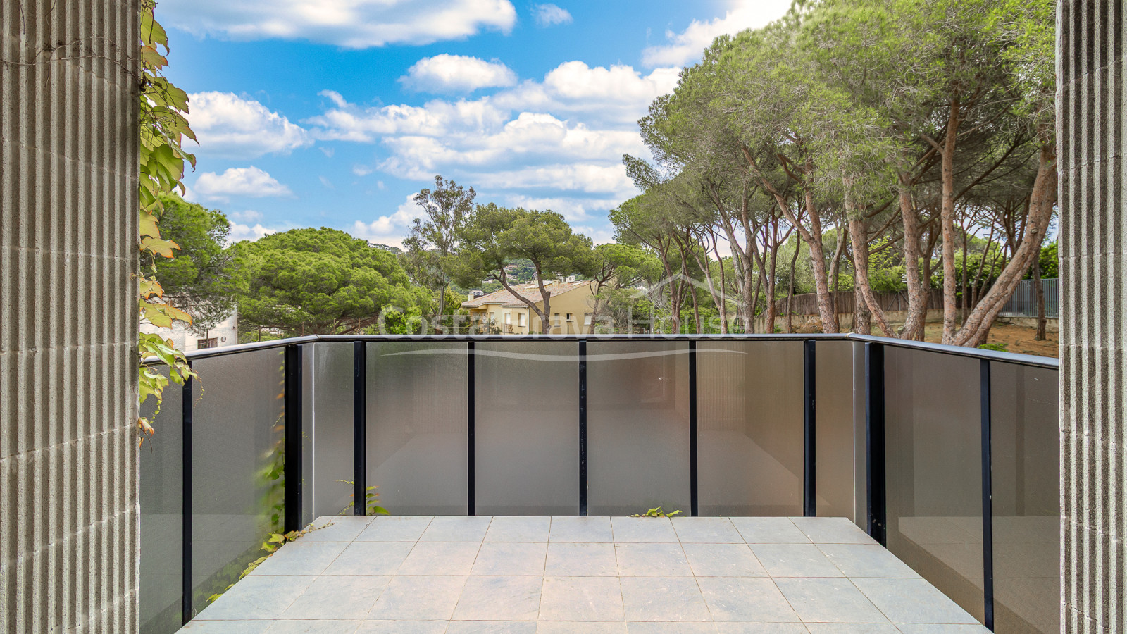 Renovated apartment with terrace and pool in Calella de Palafrugell